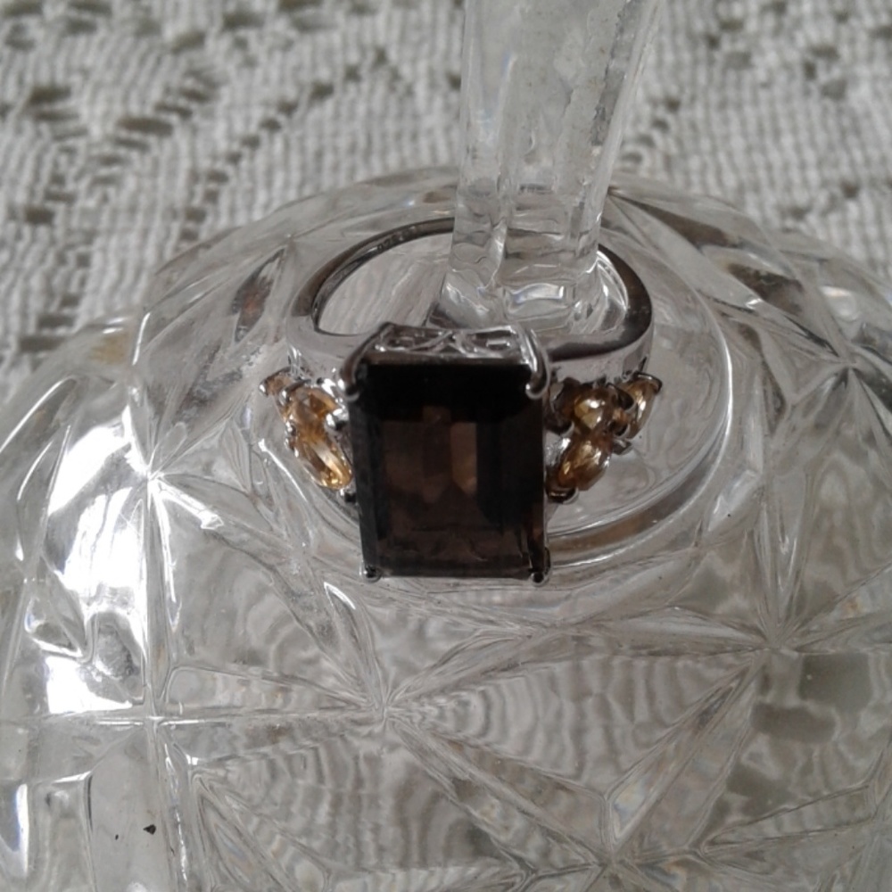 Beautiful  women  size  8 designer  ring ...